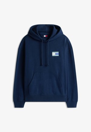 Marineblauer Hoodie aus weichem Stoff mit einer Vordertasche, einer Kapuze mit Kordelzug und einem rechteckigen Logo-Patch mit blauen und türkisen Streifen.