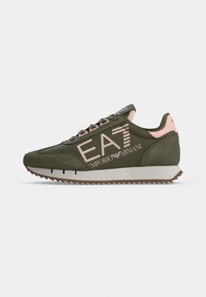 EA7 Emporio Armani, VINTAGE SNEAKER UNISEX - Маратонки - burnt olive/rosewater/honey