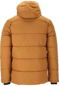 Brun puffjacka med huva, med horisontella quiltade sektioner och elastiska muddar. Slät tygfinish. Inga synliga detaljer eller mönster.