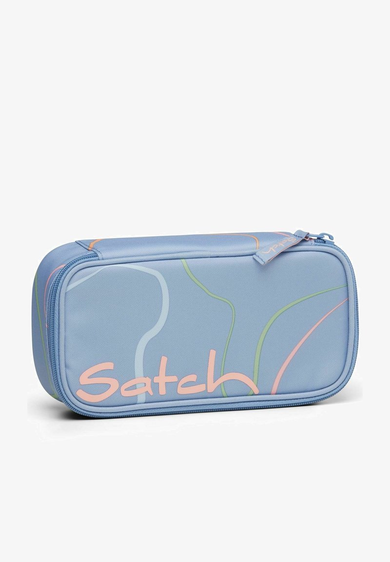 Astuccio rettangolare in tessuto blu chiaro con motivi a linee curve in verde, arancione e rosa. Dotato di chiusura con zip e logo sul davanti.