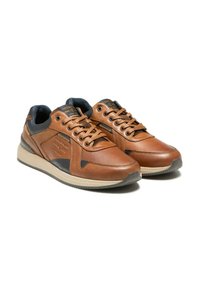Zapatillas de cuero marrón con detalles en azul marino, que cuentan con una puntera redondeada, diseño con cordones y una suela de goma texturizada. Logotipo de la marca en la lengüeta.