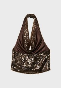 Halter top s tmavohnedým saténovým vrchom s drapovaným výstrihom a spodnou časťou pokrytou flitrami, ktorá zvýrazňuje lesklý, štruktúrovaný povrch.