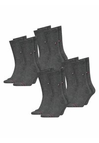 Donkergrijze katoenen crew socks, geribbeld oppervlak, met kleine rode, witte en blauwe logo-accenten nabij de enkel, verpakt in sets van vijf.