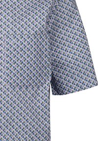 Camicia a maniche corte con un motivo geometrico in tonalità di viola, blu e verde su uno sfondo chiaro. Tessuto dalla texture liscia.