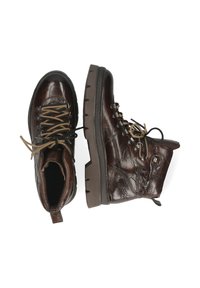 Stivali da escursionismo in pelle marrone con finitura testurizzata, punta tonda e suole robuste in gomma. Presentano occhielli metallici e lacci a contrasto.