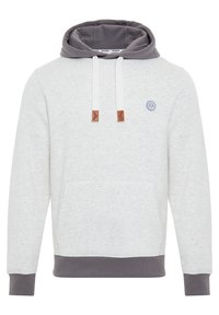 Sweatshirt grigio chiaro con cappuccio interno grigio scuro, corde bianche e dettagli in pelle marrone. Presenta una tasca frontale e polsini a coste.