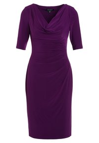 Lila knälång klänning med djupt halsringning, korta ärmar och drapering på sidorna. Tillverkad av ett mjukt, elastiskt tyg.