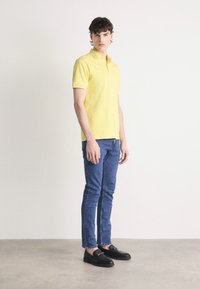 BOSS PASSERTIP - Polo - bright yellow