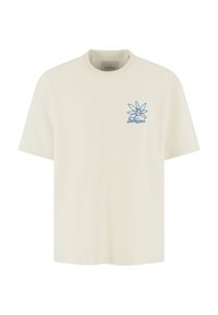 Camiseta de color crema, de manga corta, hecha de algodón texturizado, con un diseño gráfico azul en el área del pecho izquierdo.