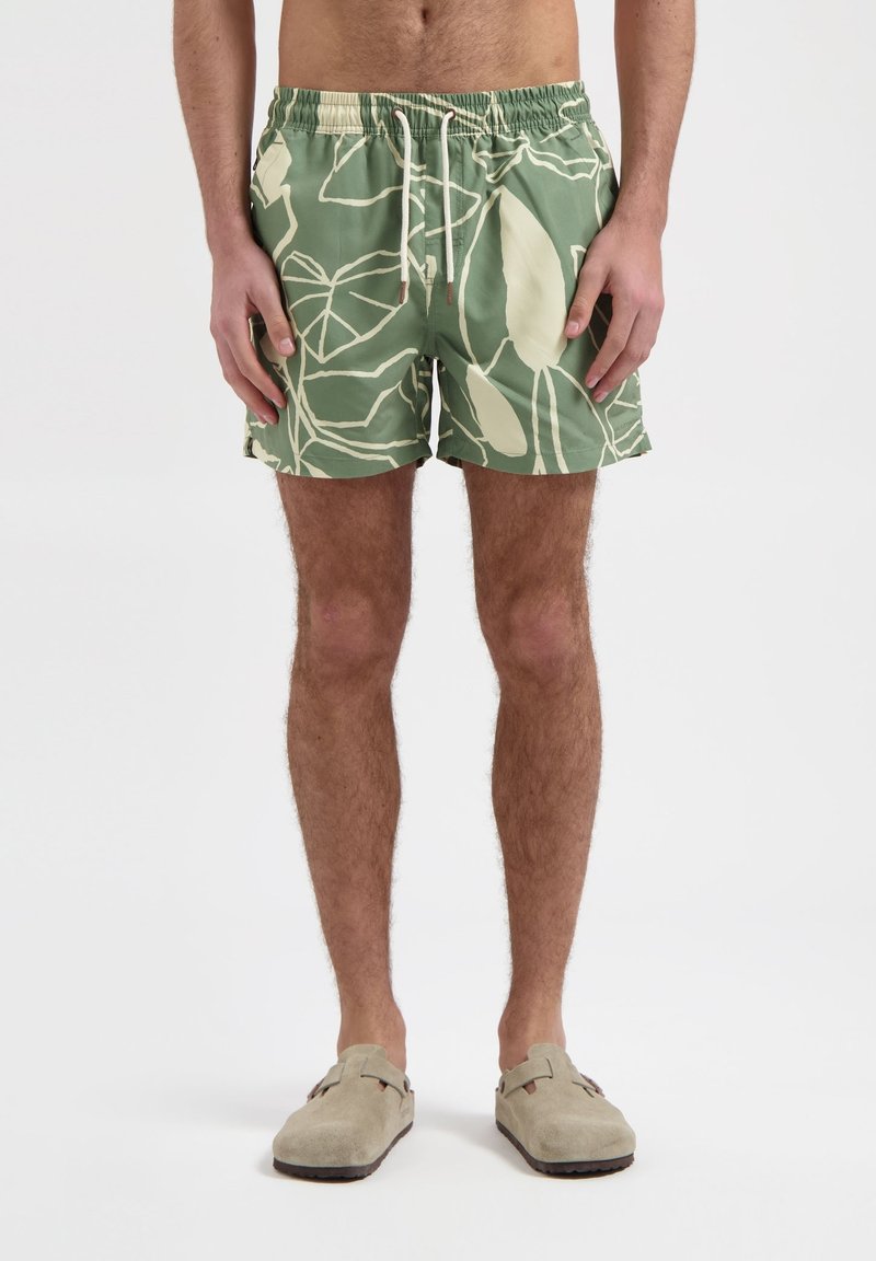 Zwemshorts in het groen met een bladenpatroon, voorzien van een elastische tailleband en trekkoord. Gemaakt van licht materiaal voor comfort.