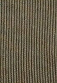 Olijfgroene stof met een geribbelde textuur, voorzien van verticale lijnen die een subtiel, uniform patroon door het materiaal creëren.