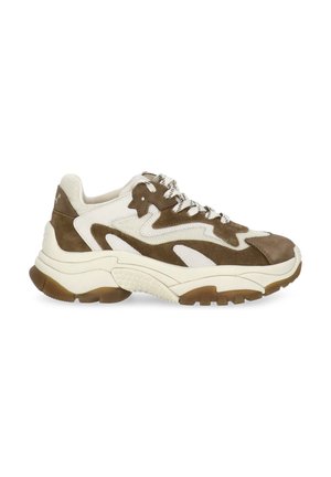 Sneaker chunky che combinano suede marrone e mesh bianco. Il design presenta motivi a onda distintivi e una suola testurizzata.