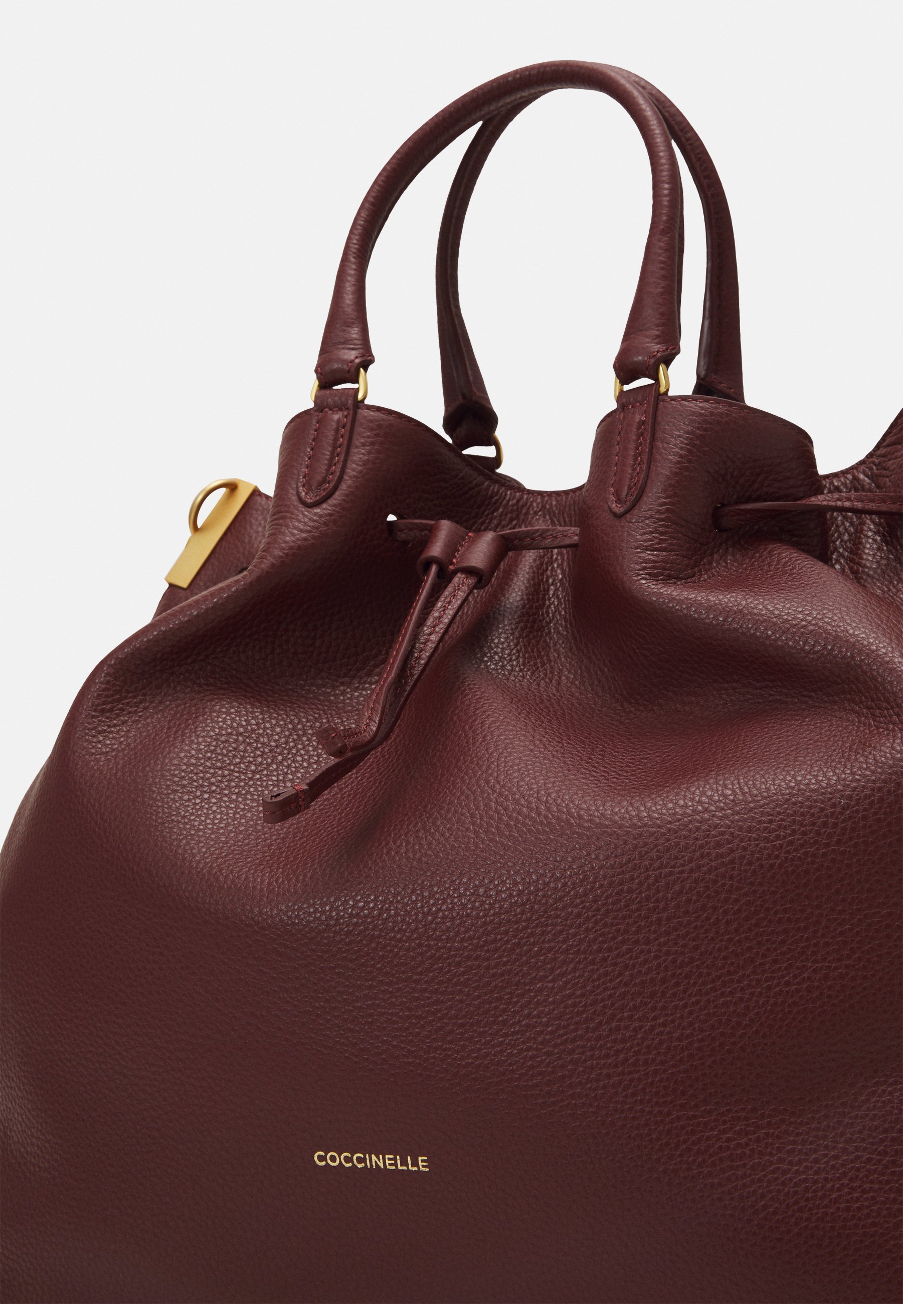 coccinelle gabrielle bucket