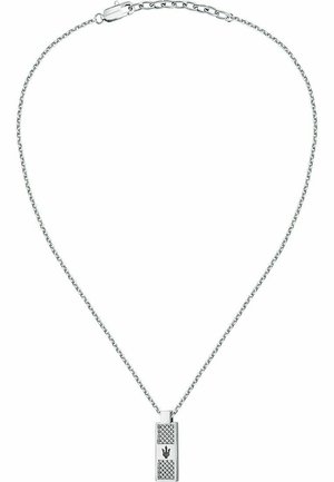 Collana d'argento con un pendente rettangolare dalla superficie texture e un piccolo emblema, su una catena fine, con un fermo sicuro.