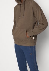 Redefined Rebel Mikina s kapucí - brown