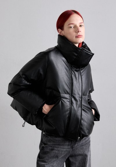 MM6 Maison Margiela Bunda z prachového peří - black