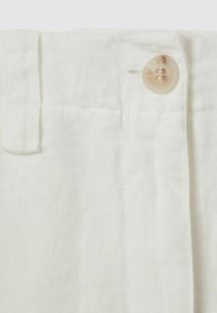 Reiss REGULAR FIT - DEMI - Rövidnadrágok - white