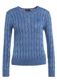 Blå kabelstickad långärmad bomullströja med rundad halsringning och ribbade ärmslut och nederkant, med en liten broderad logotyp på bröstet.