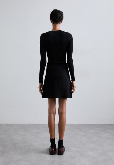 sandro JUPE TRAPEZE POCHES  - Falda acampanada - noir