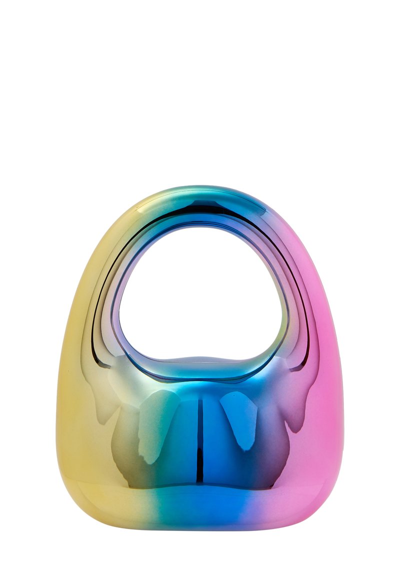 Una borsa metallica a forma ovale con sfumature di blu, rosa e giallo, caratterizzata da una texture liscia e una maniglia centrale.