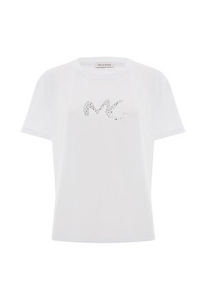 T-shirt blanc à manches courtes en tissu doux, arborant un logo "MC" argenté brillant à l'avant, avec une coupe décontractée et un col rond.