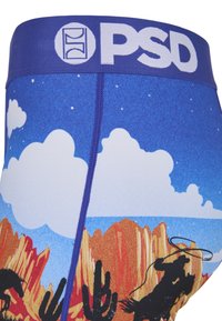 Męskie bokserki PSD z niebieskim paskiem z logo; kolorowy nadruk pustynnego krajobrazu z kaktusami, górami i motywami kowbojskimi.