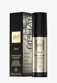 GHD Rehab, regenerujący preparat do uszkodzonych włosów, w matowej czarnej butelce z złotą nakrętką, zapakowany w eleganckie, czarne pudełko z srebrnymi akcentami i tłoczonym tekstem.