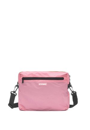 Borsa a tracolla rettangolare rosa con tracolla nera regolabile e tasca frontale con zip, con patch logo K-Way.