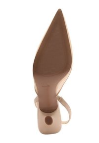 Tacco stiletto nudo con punta affusolata, finitura lucida in vernice e suola in gomma testurizzata. Dispone di un tacco basso e cinturino alla caviglia regolabile.
