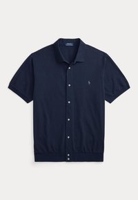 Chemise bleu marine à manches courtes avec boutons, col et petit logo brodé sur la poitrine gauche.