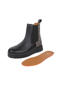 Stivaletto in pelle nera con lato leopardato, pannelli elastici e suola nera spessa. Include una soletta rimovibile marrone con bordi arancioni.