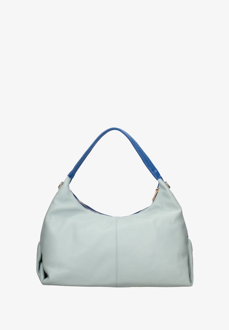 Lichtblauwe leren handtas met een gebogen vorm, voorzien van een donkerblauwe handgreep en gouden hardwareaccenten. Gladde textuur met een ritsluiting.