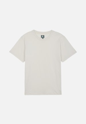 Schlichtes hellbeiges T-Shirt mit kurzen Ärmeln und Rundhalsausschnitt, flach auf weißem Hintergrund dargestellt.