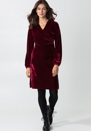 OLIVETTA - Jerseyklänning - red