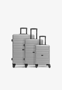 Selezionato, silver-colored