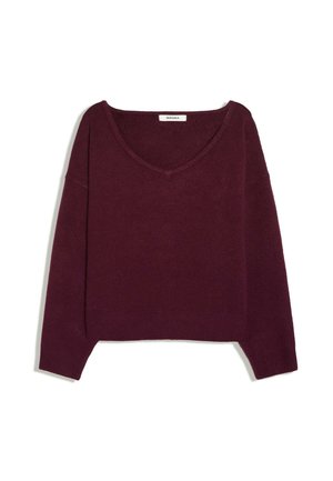 Mørkerød langærmet sweater med V-hals og ribstrikkede ærmekanter og kant, lagt fladt på en hvid baggrund.