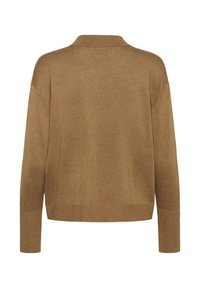 Brun stickad tröja med kragliknande halsringning, långa ärmar och ribbade muddar. Mjuk textur och avslappnad passform, inga synliga knäppningar.