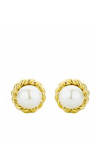 Pendientes dorados que presentan perlas blancas circulares rodeadas de un diseño de cuerda de oro retorcida, exhibiendo un acabado pulido.
