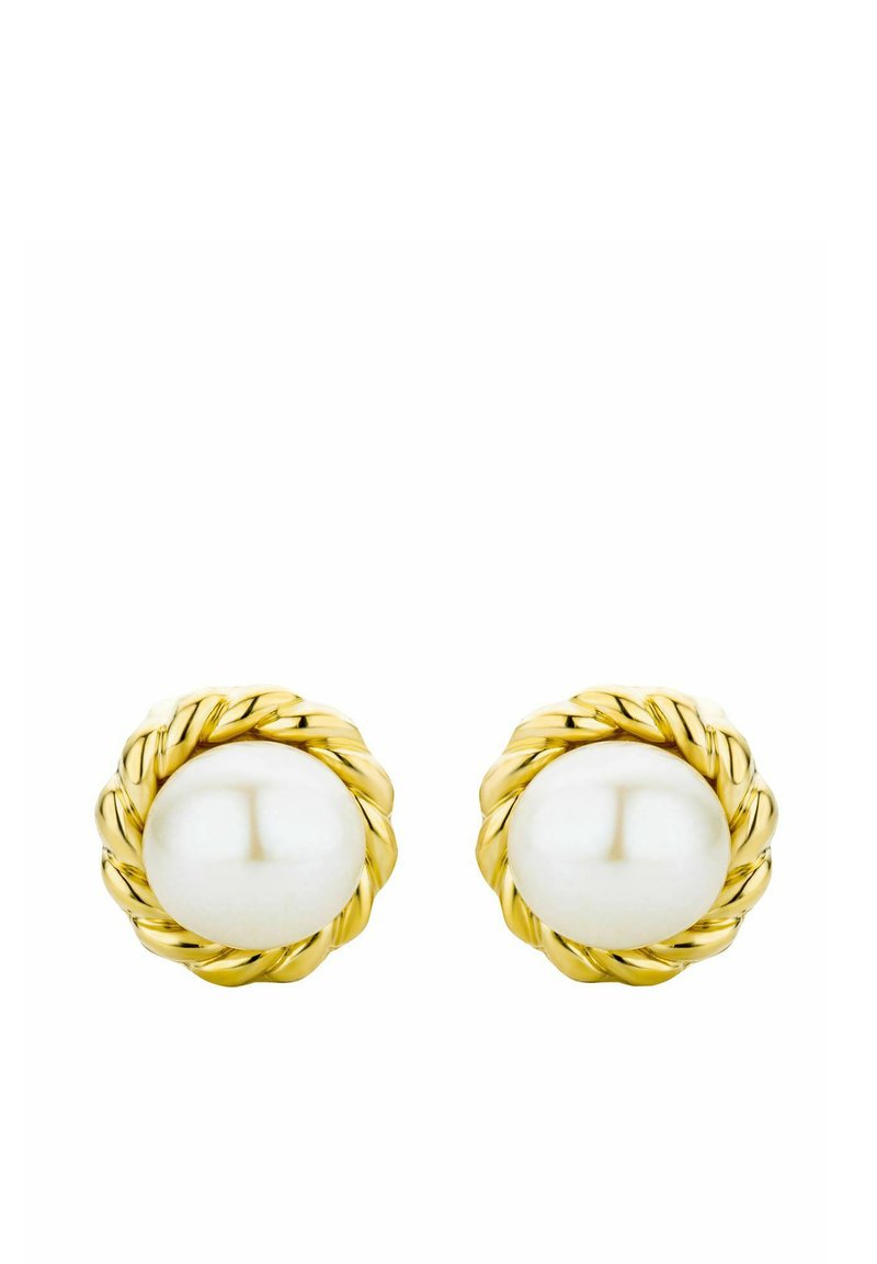 Pendientes dorados que presentan perlas blancas circulares rodeadas de un diseño de cuerda de oro retorcida, exhibiendo un acabado pulido.