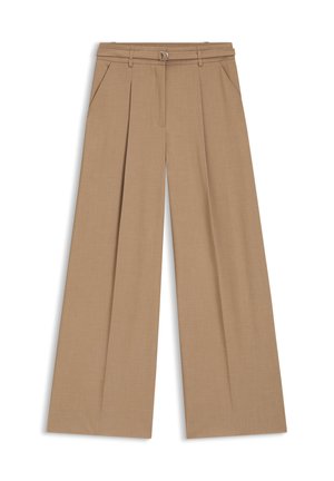 Beige broek met wijde pijpen en een gladde textuur, voorzien van voorplooien, zijzakken en een metalen gespsdetail op de tailleband.