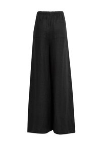 Czarne spodnie z szerokimi nogawkami, wykonane z lnu, z elastycznym pasem, dwoma tylnymi kieszeniami i gładkim, teksturowanym wykończeniem.