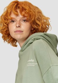 QS MIT WASCHUNG - Hoodie - salbeigrün