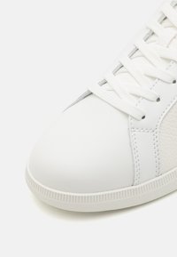 Thumbnail Image 6