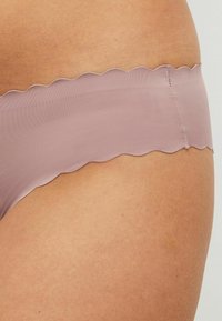 Next SCALLOP EDGE - Slip - mauve purple