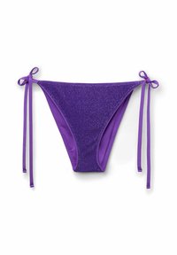 Lila bikini underdel med en glittrig textur, sidofästen och en klassisk skärning. Slät innerfoder i en matchande lila nyans.