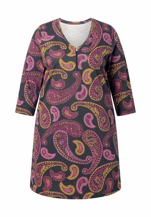 Donkergrijze jurk met roze en gele paisleypatronen, V-hals met korte rits en driekwartmouwen.