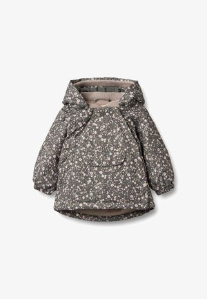 Chaqueta acolchada en gris oscuro con un patrón floral en rosa y blanco, que cuenta con capucha, puños elásticos y un bolsillo frontal.