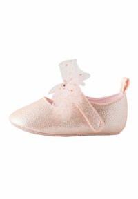 Glitzernde rosa Babyschuhe mit einem Tüllschleifenriemen und einem Zugtab am Absatz, entworfen für Säuglinge.