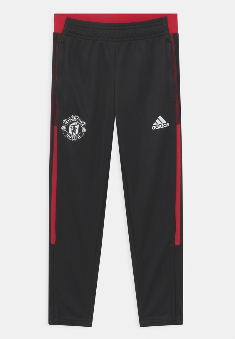 Pantalones deportivos negros con acentos laterales rojos, con el logo de Manchester United y la marca Adidas. Hechos de tela suave y ligera.
