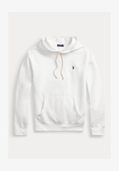 Hvit bomullshettegenser med kengurulomme, hette med snøring og liten marineblå logo på brystet. Myk tekstur, avslappet design.